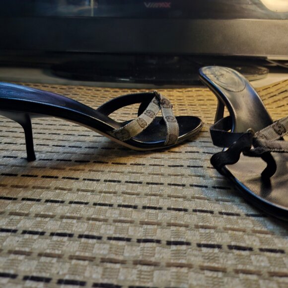 Authentic gucci monogram strappy thong heel - Picture 2 of 8